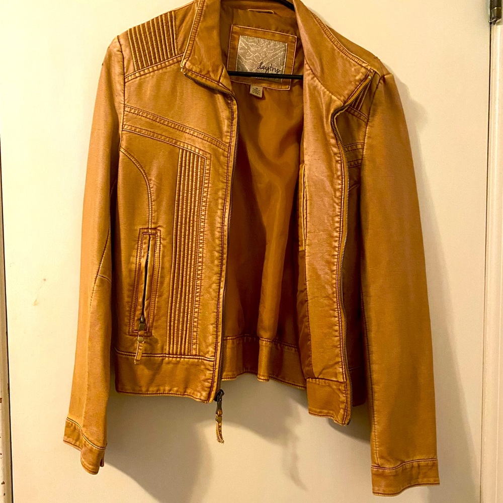 Women’s Jacket - Picture 3 of 5